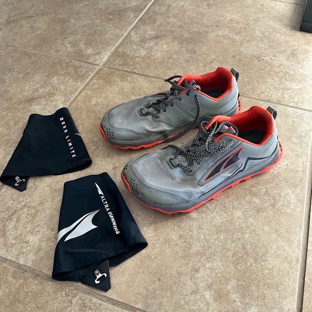 Altra Lone Peak 5 Men’s 9.5 Trail Running Shoe with Gaiters
